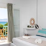 Kalais Beachfront Private Suites - Stunning Sea & Sunset Views, Bus Stop Outside, 12-Minute Drive From Naxos Town, Free Beach Chairs Apartmán *