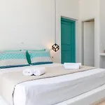 Kalais Beachfront Private Suites - Stunning Sea & Sunset Views, Bus Stop Outside, 12-Minute Drive From Naxos Town, Free Beach Chairs Apartmán *