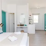 Kalais Beachfront Private Suites - Stunning Sea & Sunset Views, Bus Stop Outside, 12-Minute Drive From Naxos Town, Free Beach Chairs Apartmán