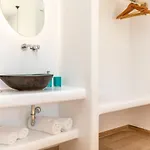 Apartmán Kalais Beachfront Private Suites - Stunning Sea & Sunset Views, Bus Stop Outside, 12-Minute Drive From Naxos Town, Free Beach Chairs Pláka
