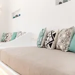 Kalais Beachfront Private Suites - Stunning Sea & Sunset Views, Bus Stop Outside, 12-Minute Drive From Naxos Town, Free Beach Chairs Apartmán Pláka