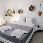 Apartmán Kalais Beachfront Private Suites - Stunning Sea & Sunset Views, Bus Stop Outside, 12-Minute Drive From Naxos Town, Free Beach Chairs *