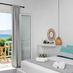 Apartmán Kalais Beachfront Private Suites - Stunning Sea & Sunset Views, Bus Stop Outside, 12-Minute Drive From Naxos Town, Free Beach Chairs Pláka