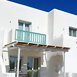 Apartmán Kalais Beachfront Private Suites - Stunning Sea & Sunset Views, Bus Stop Outside, 12-Minute Drive From Naxos Town, Free Beach Chairs *
