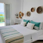 Kalais Beachfront Private Suites - Stunning Sea & Sunset Views, Bus Stop Outside, 12-Minute Drive From Naxos Town, Free Beach Chairs Apartmán *