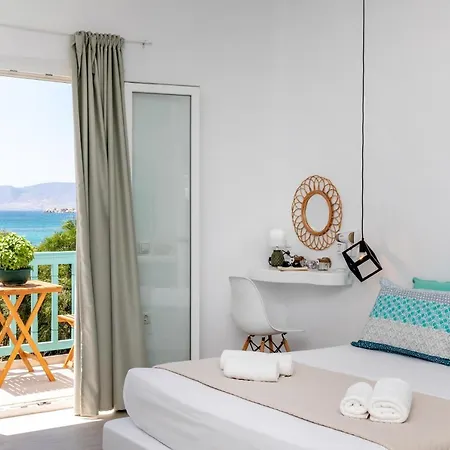 Kalais Beachfront - Stunning Sea & Sunset Views, Free Chairs, Bus Stop Outside, 12 Min From Naxos Town, 200 Mbps Wifi Apartment *