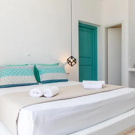 Kalais Beachfront - Stunning Sea & Sunset Views, Free Chairs, Bus Stop Outside, 12 Min From Naxos Town, 200 Mbps Wifi Apartment *