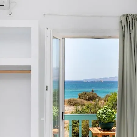 Apartment Kalais Beachfront - Stunning Sea & Sunset Views, Free Chairs, Bus Stop Outside, 12 Min From Naxos Town, 200 Mbps Wifi Plaka (Naxos)