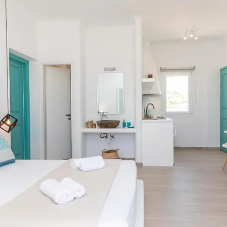 Kalais Beachfront - Stunning Sea & Sunset Views, Free Chairs, Bus Stop Outside, 12 Min From Naxos Town, 200 Mbps Wifi Apartment
