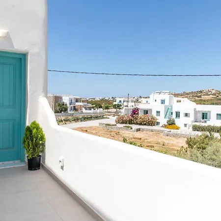 Kalais Beachfront - Stunning Sea & Sunset Views, Free Chairs, Bus Stop Outside, 12 Min From Naxos Town, 200 Mbps Wifi Apartment Plaka (Naxos)