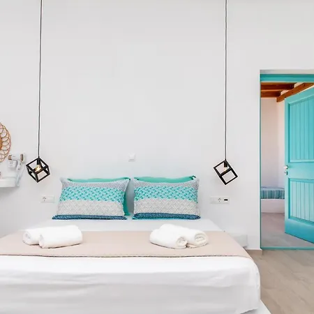 Apartment Kalais Beachfront - Stunning Sea & Sunset Views, Free Chairs, Bus Stop Outside, 12 Min From Naxos Town, 200 Mbps Wifi *