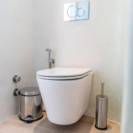 Beachfront Private At Kalais - Stunning Sea & Sunset Views, Bus Stop Outside, Easy Naxos Town Access, Free Chairs Lägenhet *