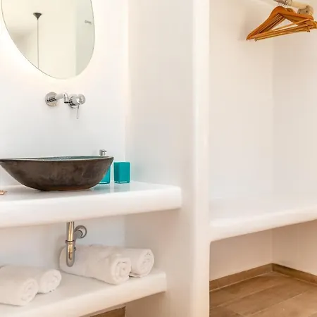Apartment Kalais Beachfront - Stunning Sea & Sunset Views, Free Chairs, Bus Stop Outside, 12 Min From Naxos Town, 200 Mbps Wifi Plaka (Naxos)