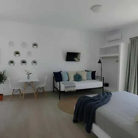 Apartment Kalais Beachfront - Stunning Sea & Sunset Views, Free Chairs, Bus Stop Outside, 12 Min From Naxos Town, 200 Mbps Wifi Plaka (Naxos)