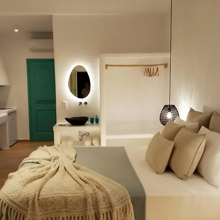 Kalais Beachfront Private Suites - Stunning Sea & Sunset Views, Bus Stop Outside, 12-Minute Drive From Naxos Town, Free Beach Chairs - Escape To Elysium Appartement