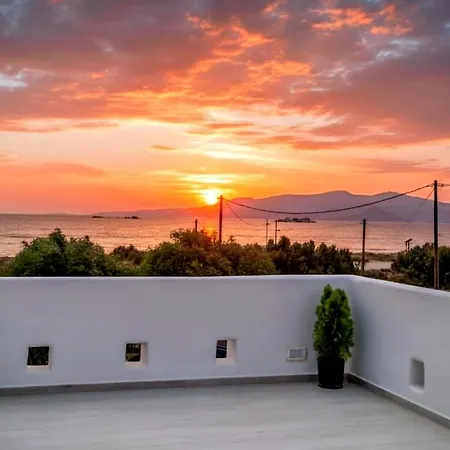 Kalais Beachfront Private Suites - Stunning Sea & Sunset Views, Bus Stop Outside, 12-Minute Drive From Naxos Town, Free Beach Chairs Apartmán *