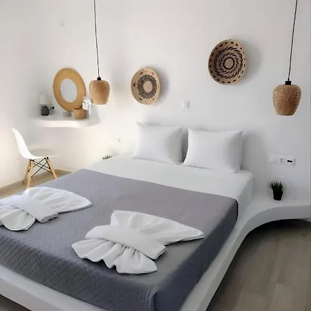 Apartment Kalais Beachfront - Stunning Sea & Sunset Views, Free Chairs, Bus Stop Outside, 12 Min From Naxos Town, 200 Mbps Wifi *