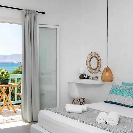 Apartment Kalais Beachfront - Stunning Sea & Sunset Views, Free Chairs, Bus Stop Outside, 12 Min From Naxos Town, 200 Mbps Wifi Plaka (Naxos)