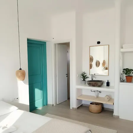 Kalais Beachfront - Stunning Sea & Sunset Views, Free Chairs, Bus Stop Outside, 12 Min From Naxos Town, 200 Mbps Wifi * Plaka (Naxos)