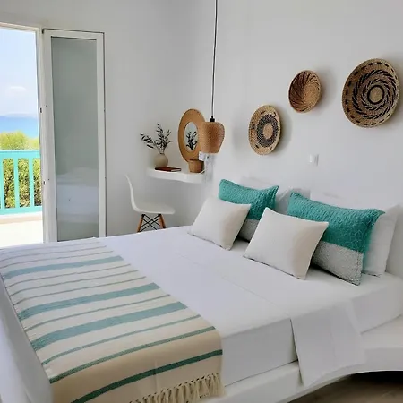 Kalais Beachfront - Stunning Sea & Sunset Views, Free Chairs, Bus Stop Outside, 12 Min From Naxos Town, 200 Mbps Wifi Apartment *