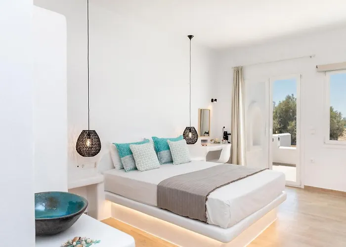 Kalais Beachfront Private Suites - Stunning Sea & Sunset Views, Bus Stop Outside, 12-Minute Drive From Naxos Town, Free Beach Chairs - Escape To Elysium *