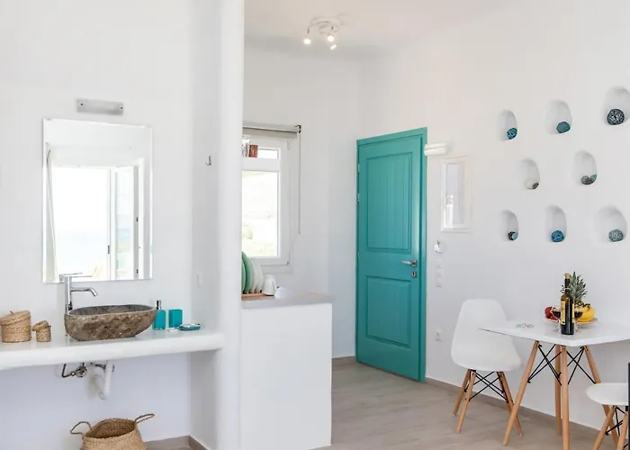 Kalais Beachfront Private Suites - Stunning Sea & Sunset Views, Bus Stop Outside, 12-Minute Drive From Naxos Town, Free Beach Chairs - Escape To Elysium Pláka