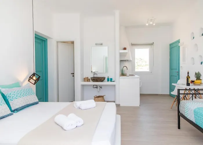 Kalais Beachfront Private Suites - Stunning Sea & Sunset Views, Bus Stop Outside, 12-Minute Drive From Naxos Town, Free Beach Chairs - Escape To Elysium Appartement