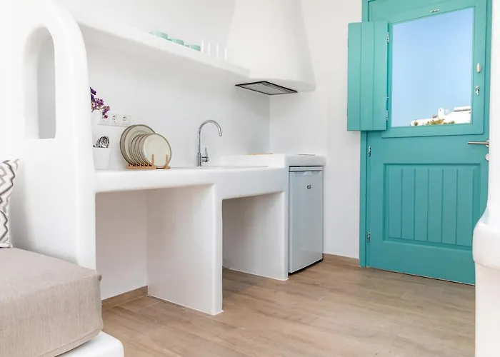 Kalais Beachfront Private Suites - Stunning Sea & Sunset Views, Bus Stop Outside, 12-Minute Drive From Naxos Town, Free Beach Chairs - Escape To Elysium Appartement *