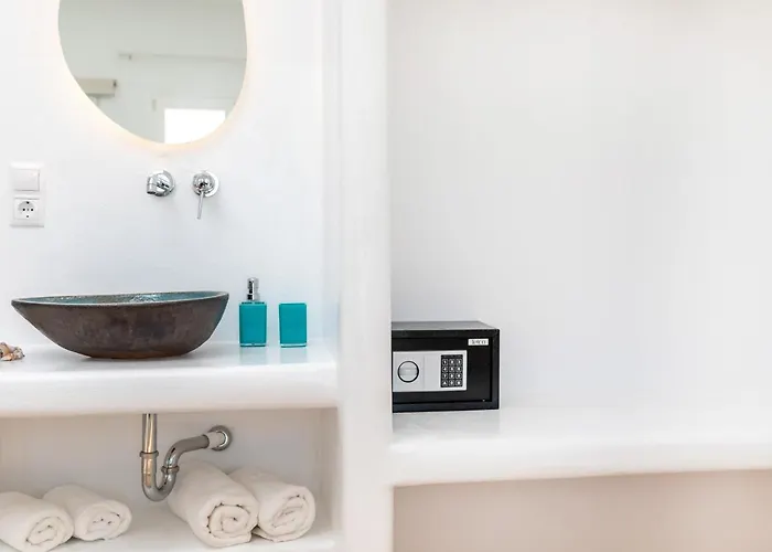 Kalais Beachfront Private Suites - Stunning Sea & Sunset Views, Bus Stop Outside, 12-Minute Drive From Naxos Town, Free Beach Chairs - Escape To Elysium Appartement Pláka