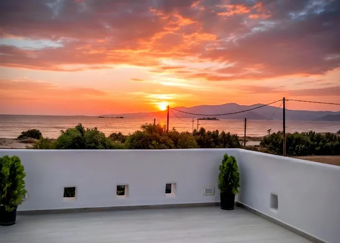 Kalais Beachfront Private Suites - Stunning Sea & Sunset Views, Bus Stop Outside, 12-Minute Drive From Naxos Town, Free Beach Chairs - Escape To Elysium Appartement *