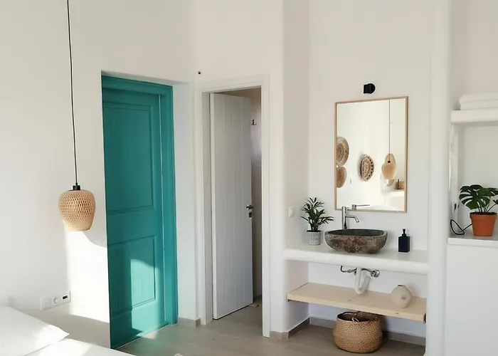 Kalais Beachfront Private Suites - Stunning Sea & Sunset Views, Bus Stop Outside, 12-Minute Drive From Naxos Town, Free Beach Chairs - Escape To Elysium * Pláka