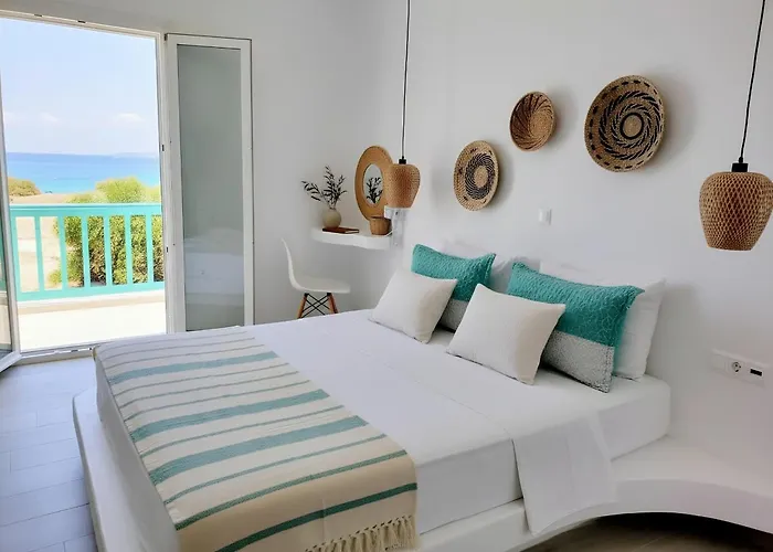 Kalais Beachfront Private Suites - Stunning Sea & Sunset Views, Bus Stop Outside, 12-Minute Drive From Naxos Town, Free Beach Chairs - Escape To Elysium Appartement *